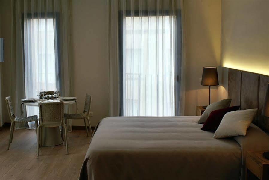 Aparthotel K ฟิกวยเรส ภายนอก รูปภาพ